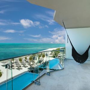 Deluxe One Bedroom Suite Ocean Front